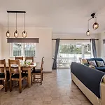 Celina By Algarve Holidays Гия