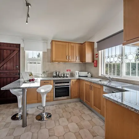 Celina By Algarve Holidays Guia